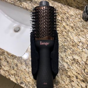Lange volume brush dryer